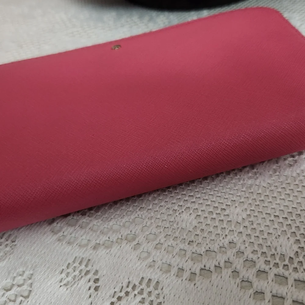 💞❤️Kate Spade Pink Leather Zip Wallet - nice size💕❣️